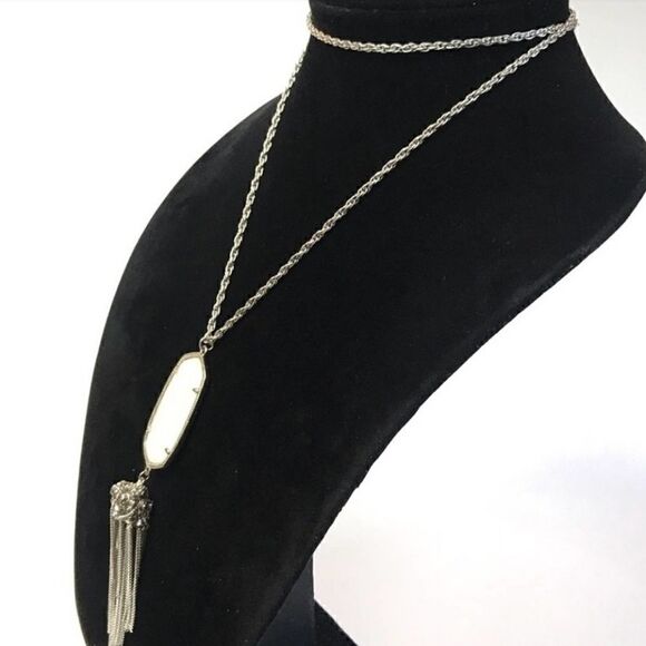 KENDRA SCOTT WHITE STONE AND SIVER RAYNE NECKLACE!!!  NWT!!! - Picture 1 of 2